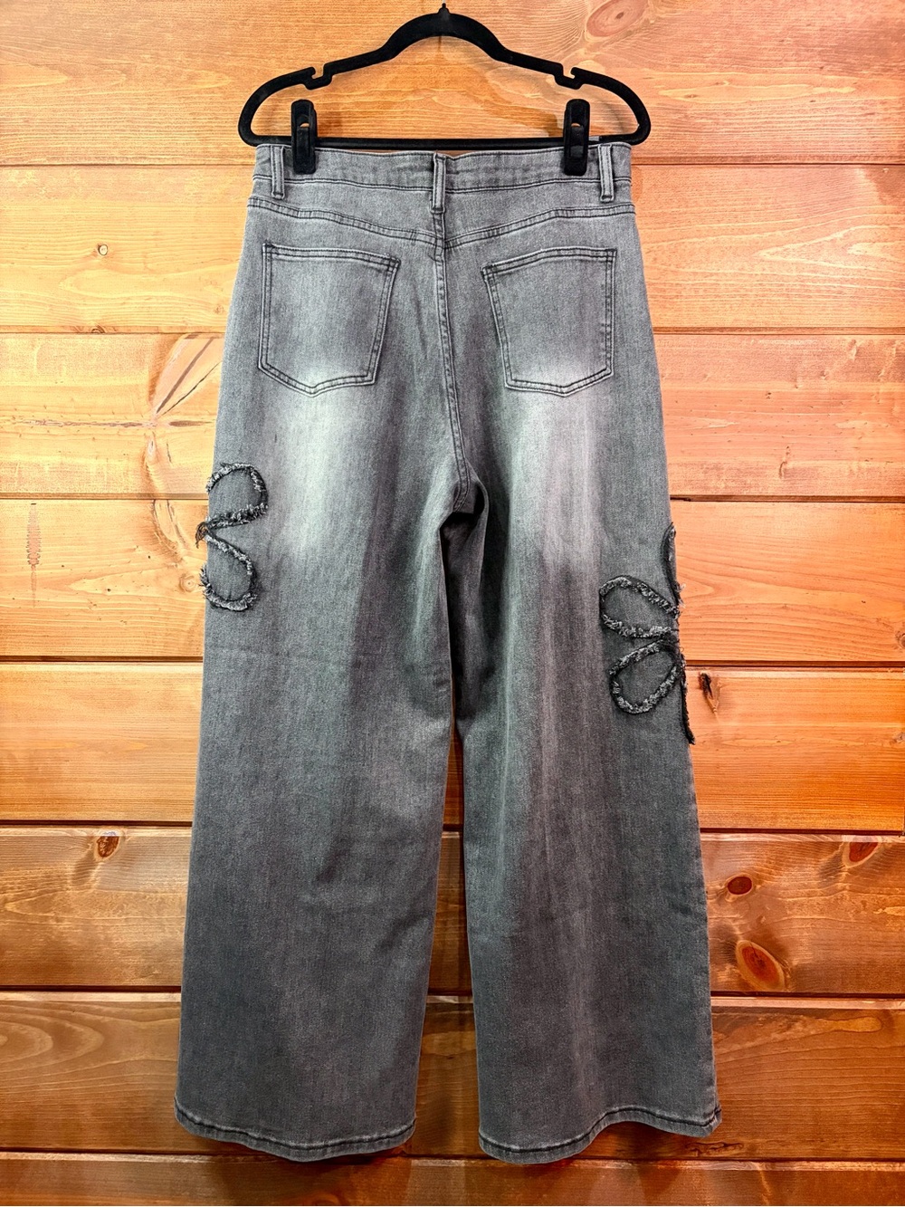 Easel NWT Hippie Chick Flower Appliqué Washed Black Wide Leg Jeans Size Medium 🖤 - Picture 5 of 7